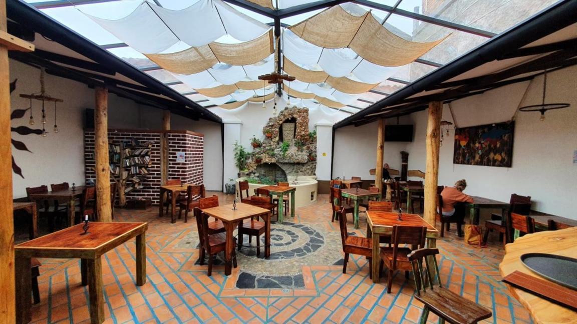 קואנקה Hostal Yakumama מראה חיצוני תמונה