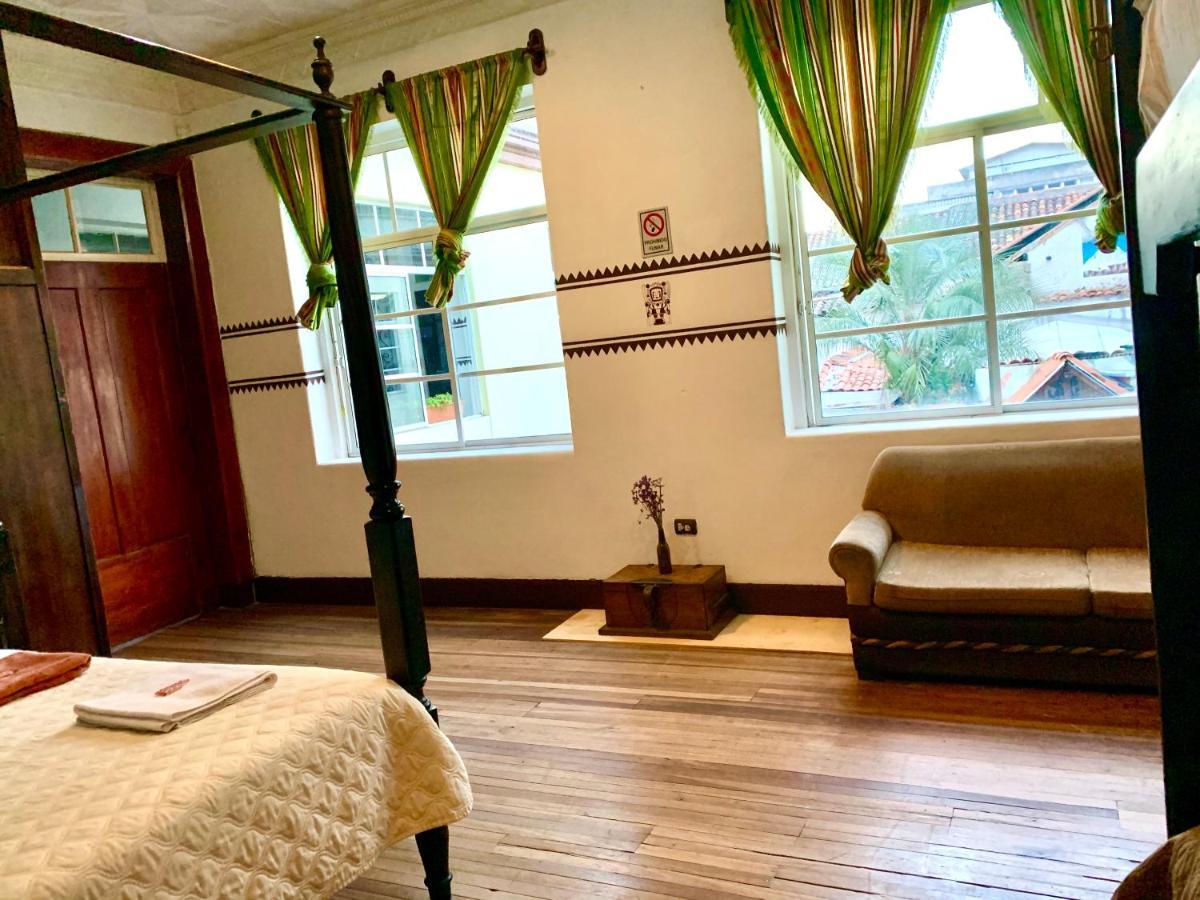 קואנקה Hostal Yakumama מראה חיצוני תמונה